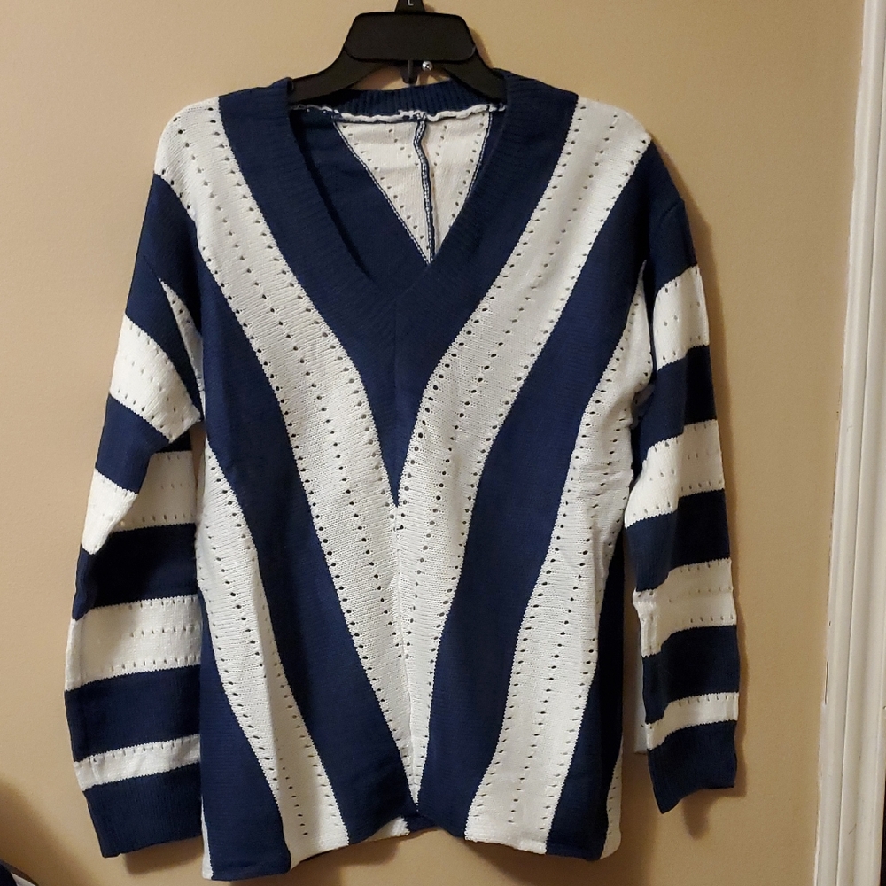 Source Unknown Navy and White V-Neck Sweater